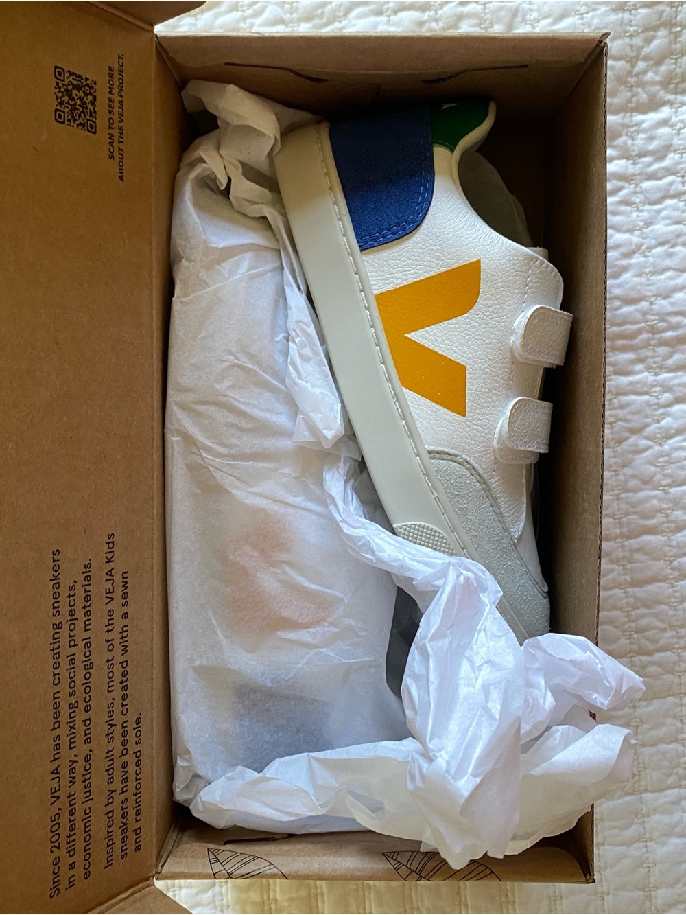 Brand new Veja Kids Sneaker with Yellow V, Blue and Green Accents US size 4